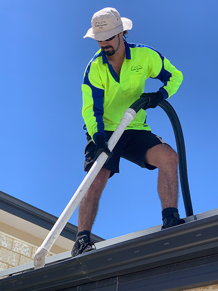 gutter cleaning in Joondalup vacuuming gutters